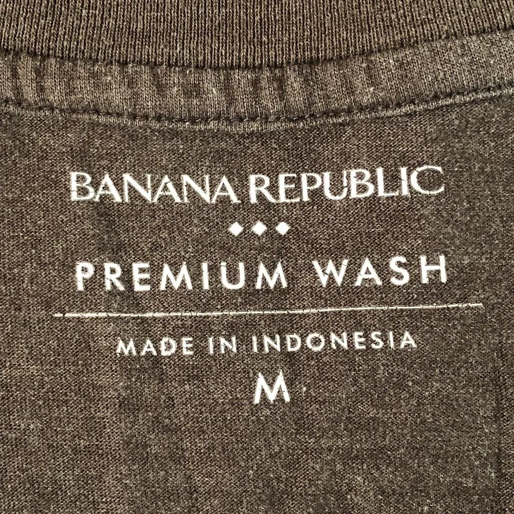 Banana republic factory men’s premium wash T-shirt Dark Brown Taupe Medium